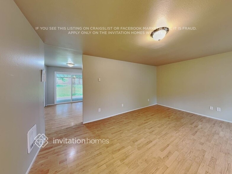 Building Photo - 5823 60th Dr NE