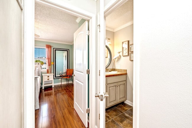 Building Photo - 149 Durango Rd