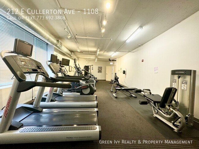 Building Photo - 1 Bed 1 Bath in the South Loop with amazin...