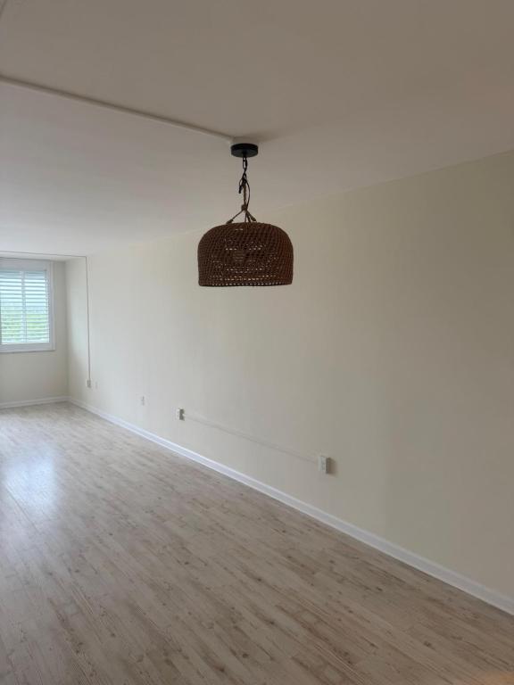 Building Photo - 925 N Halifax Ave