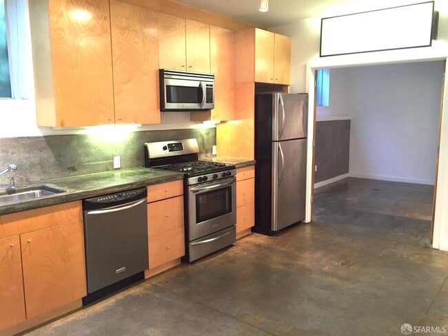 Building Photo - 52 Rausch St