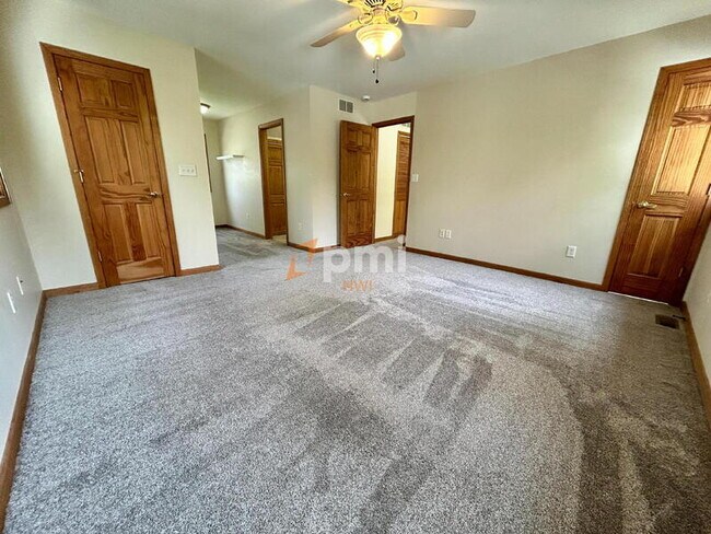 Building Photo - 5107 White Oak Terrace
