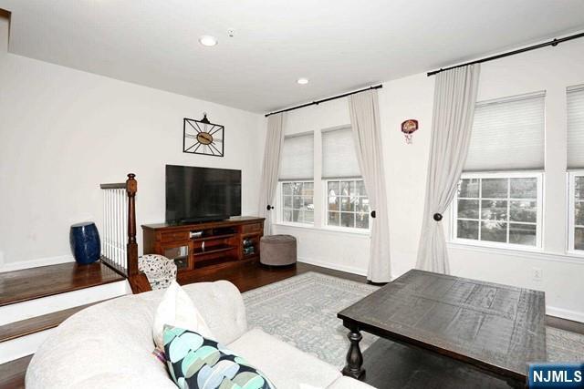 Building Photo - 4-12-30 30th St