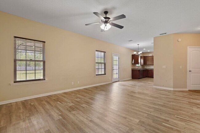 Building Photo - 966 Mustang Ln NE