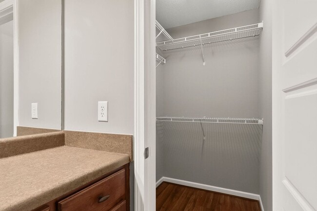 Building Photo - Cozy 3 Bed 2 Bath Home Available Now thru July 2026!