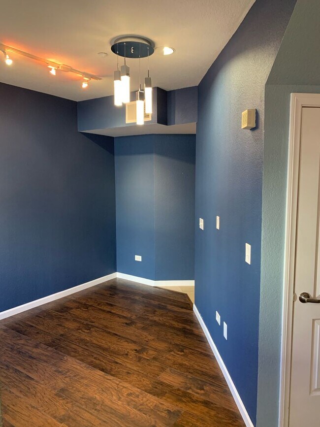 Building Photo - Dual Master 2 Bed 2.5 Bath - Walk-up townhouse at Atria!