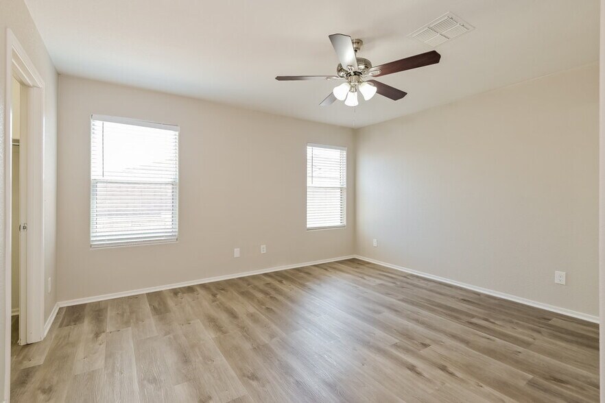Building Photo - 6329 S Sunrise Valley Dr