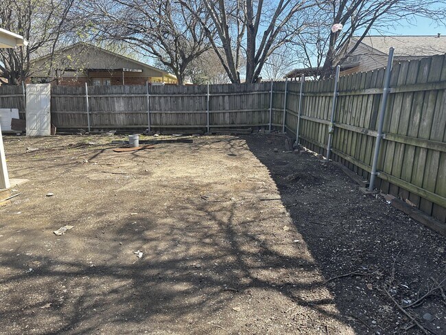 Building Photo - 404 Justice Dr