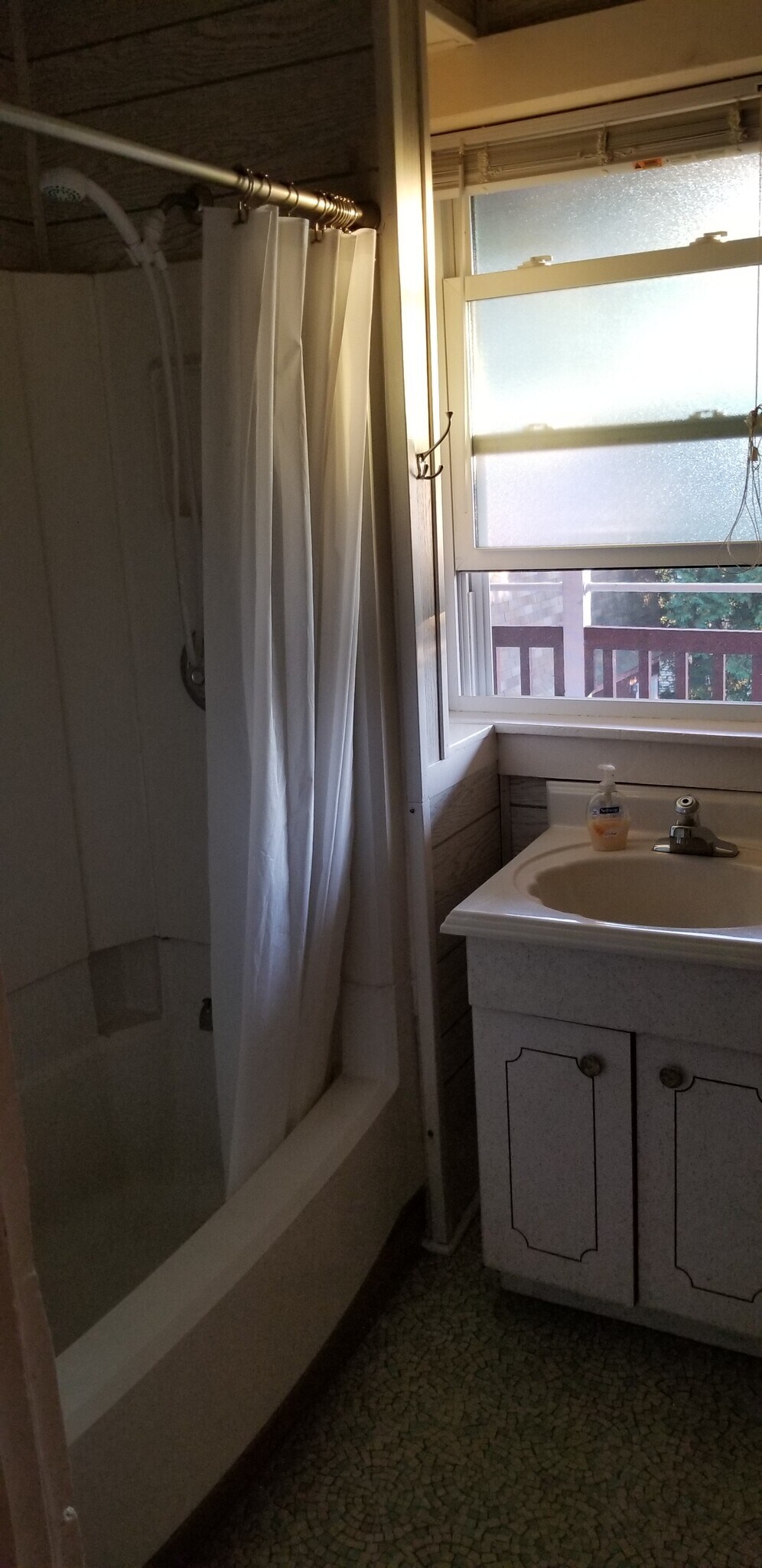 Tub/Shower - 24 E Main St