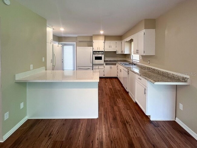 Building Photo - 1901 NW 36th Dr