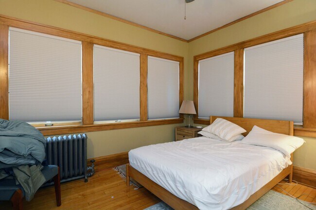 Building Photo - Charming, Fully Furnished 2BR Condo – All Utilities Included!