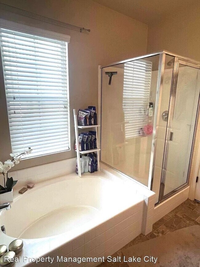 Building Photo - BEAUIFUL HOME!!!