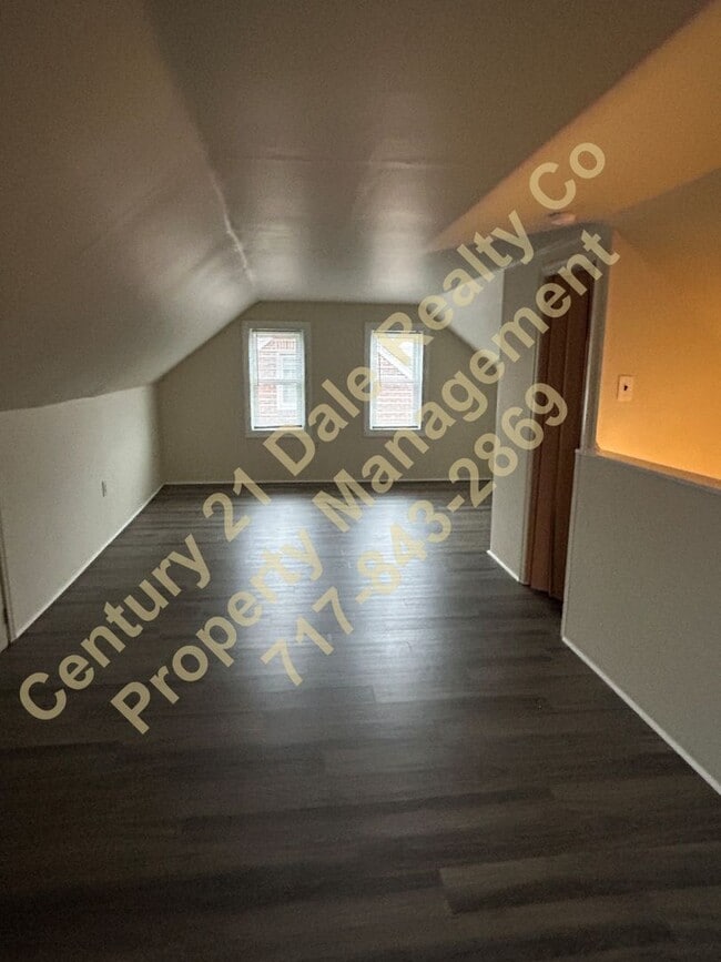 Building Photo - 3 Bedroom 1 Bath Home in West York School District