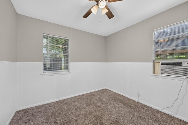Building Photo - 208 D St