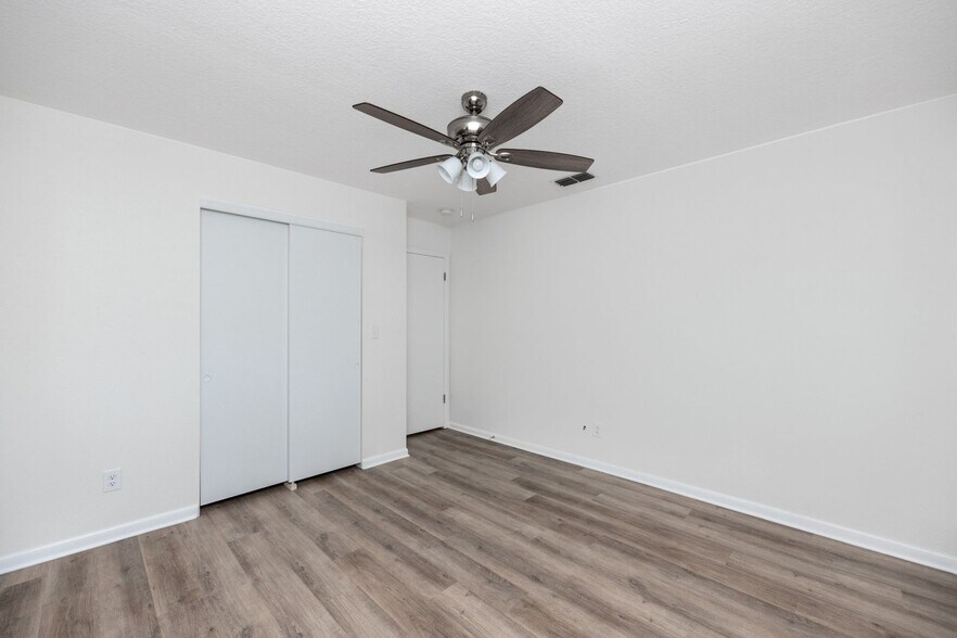 Building Photo - 14744 Sunset Dr