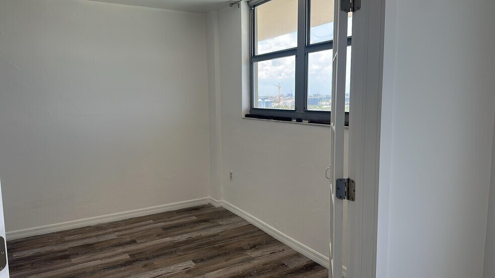Building Photo - 9273 Collins Ave
