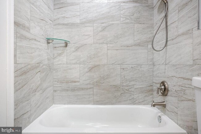 Building Photo - 8 Almanac Ct