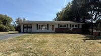 Building Photo - Three Bedroom Ranch