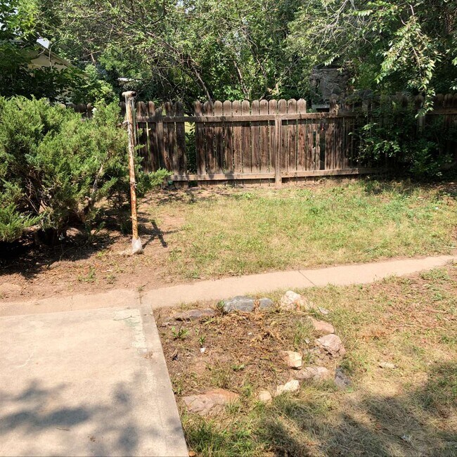 Building Photo - 1220 Southridge Dr