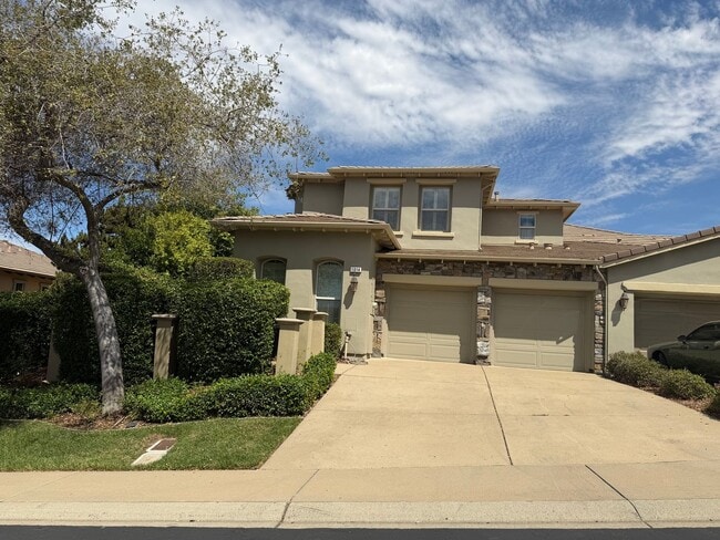 Building Photo - 1014 Gamay Dr