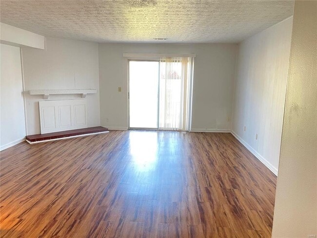 Building Photo - 601 White Oak Dr