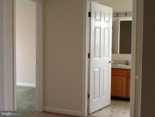 Building Photo - 69 Yellowwood Ct