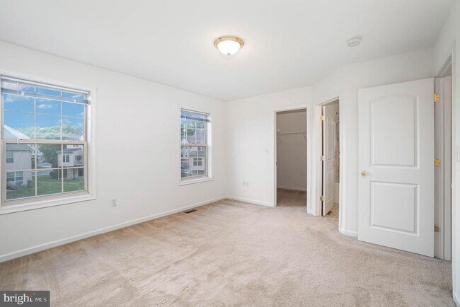 Building Photo - 6383 Creekbend Dr