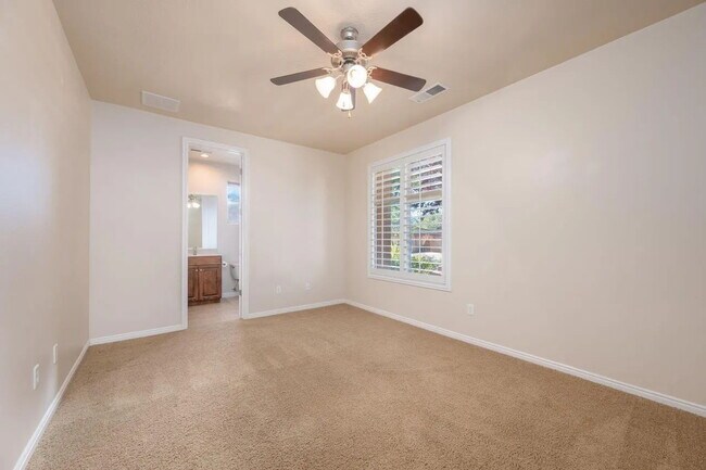Building Photo - This beautiful Gem is ready for you to move into now.  Stunning views, spacious floor plan. Call ...