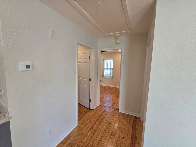 Building Photo - 914 Avenue K