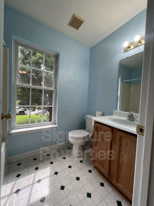 Building Photo - 4812 Nelms Ln NE