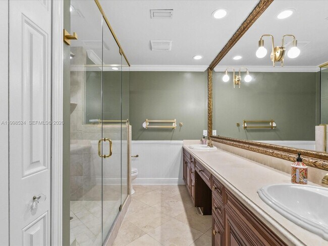 Building Photo - 2648 NE 26th Ave