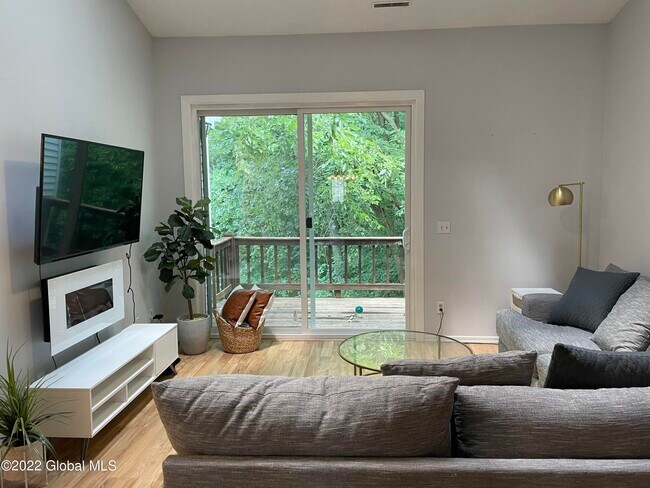 Building Photo - 5106 Forest Point Dr S