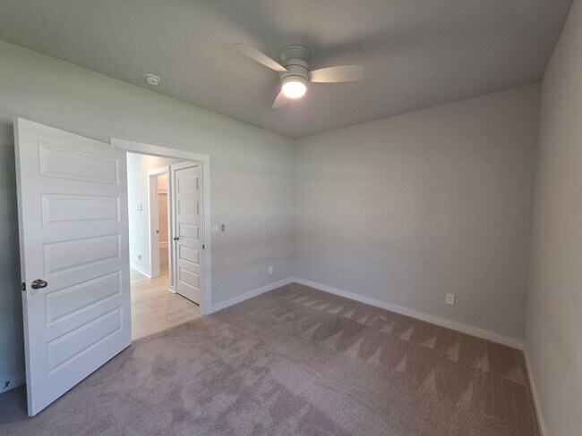 Building Photo - For Lease!! Experience comfortable, low-maintenance living in one of Gallatin’s premier active-ad...