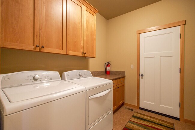 Building Photo - 1021 Redtail Loop