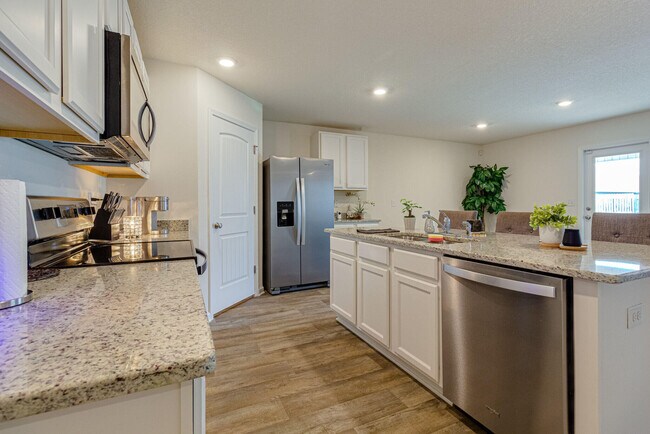 Building Photo - 1034 Limpkin St