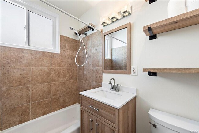 Building Photo - Charming Lakewood Home