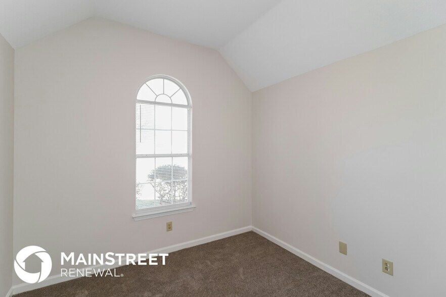 Building Photo - 7033 Ireland Dr
