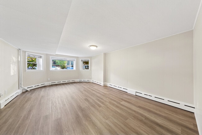 Building Photo - 3636 N Claremont Ave