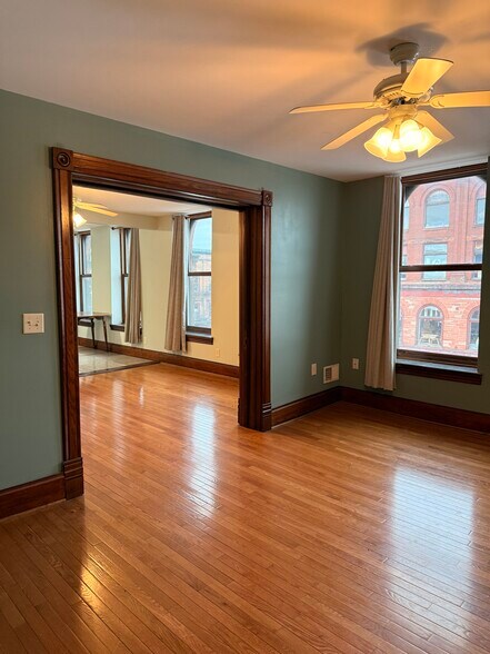 Building Photo - 215 6th St