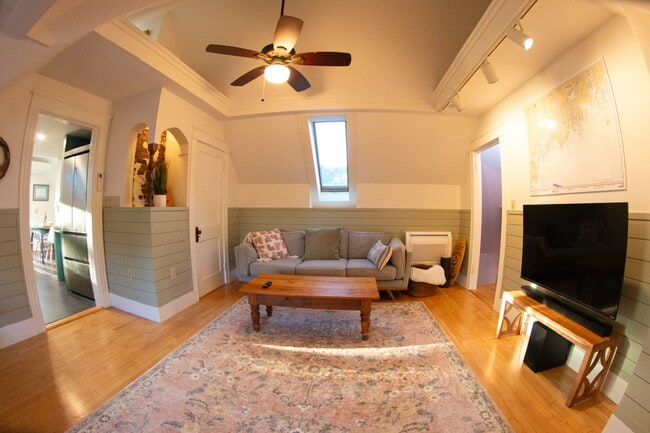 Building Photo - 36 Irving St