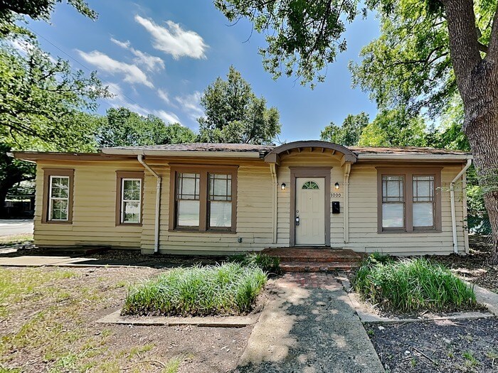 Primary Photo - 1000 W Avenue D