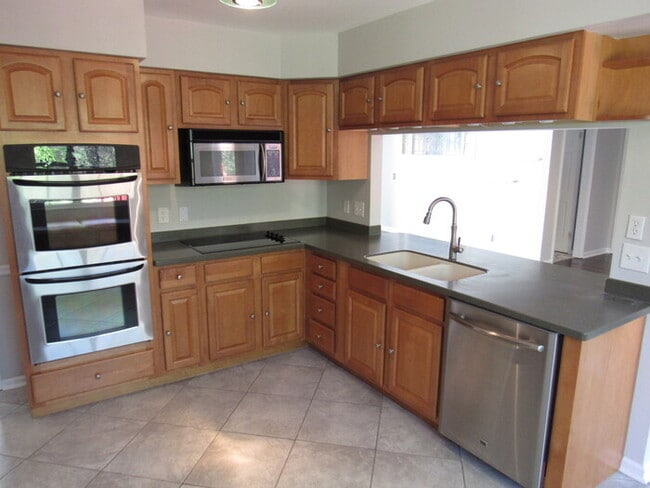 Building Photo - 4 bedroom home w/ walking trail to Percy P...