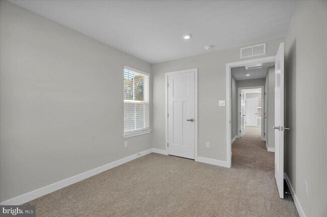 Building Photo - 76 SAND HILLS Dr