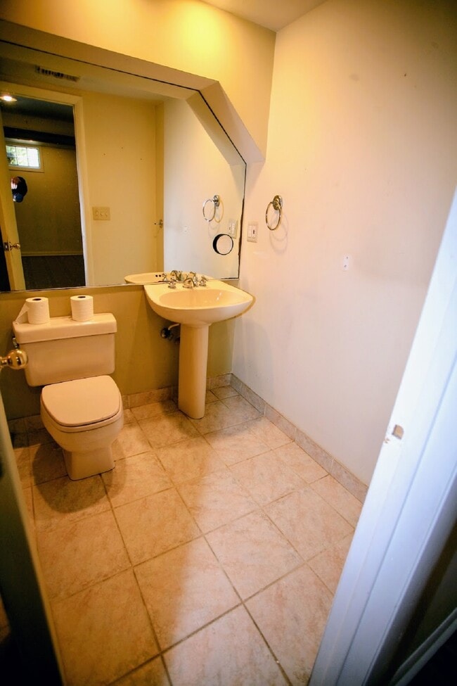 Building Photo - 5800 Paramus