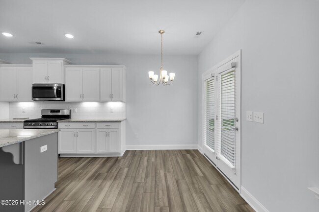 Building Photo - 916 Terraces Ln