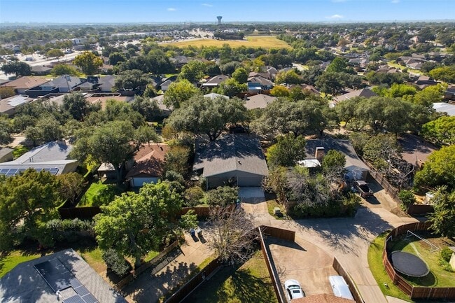 Building Photo - 1805 Haymeadow