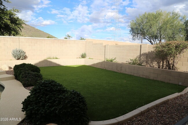 Building Photo - 6008 W Questa Dr