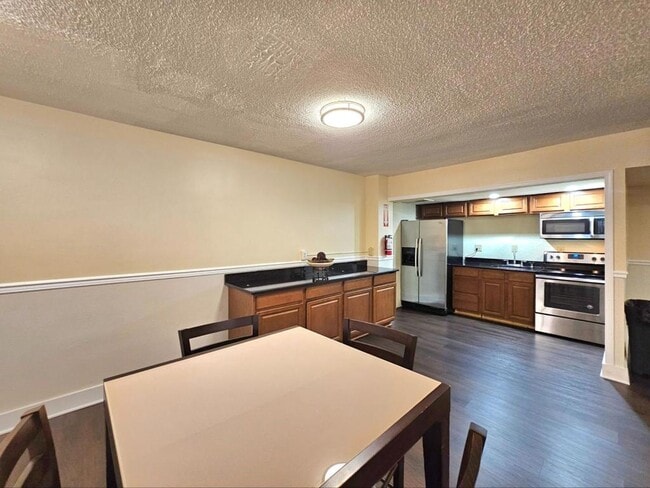 Building Photo - 2059 Huntington Ave