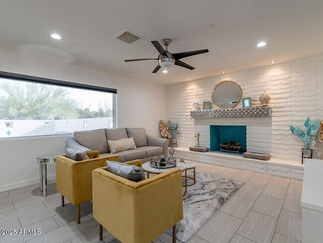 Building Photo - 3302 E Turquoise Ave