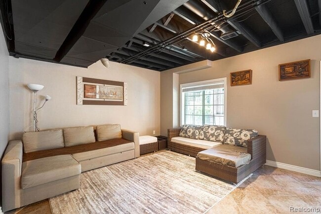 Building Photo - 4906 Stonehenge Dr